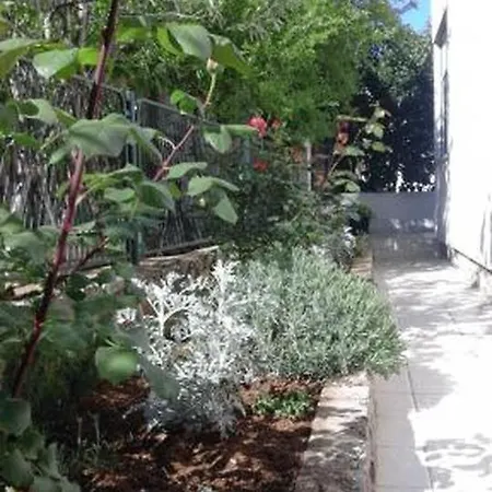 Studioapartment In Tribunj Mit Terrasse, Klimaanlage, W-lan, Waschmaschine 5040-2 *