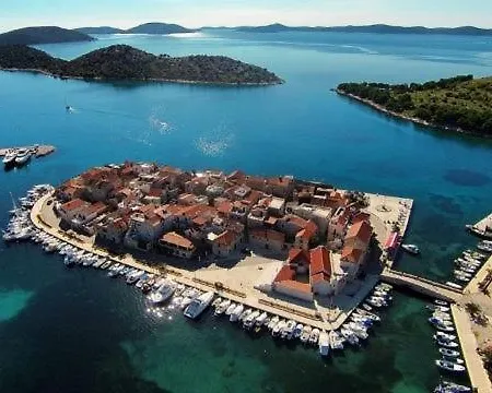 Studioapartment In Tribunj Mit Terrasse, Klimaanlage, W-lan, Waschmaschine 5040-2 Apartman *