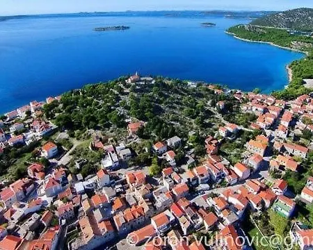 Studioapartment In Tribunj Mit Terrasse, Klimaanlage, W-lan, Waschmaschine 5040-2 Apartman
