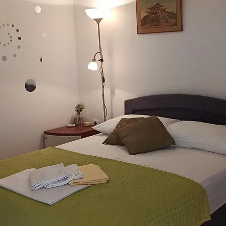 Studioapartment In Tribunj Mit Terrasse, Klimaanlage, W-lan, Waschmaschine 5040-2 Apartman *