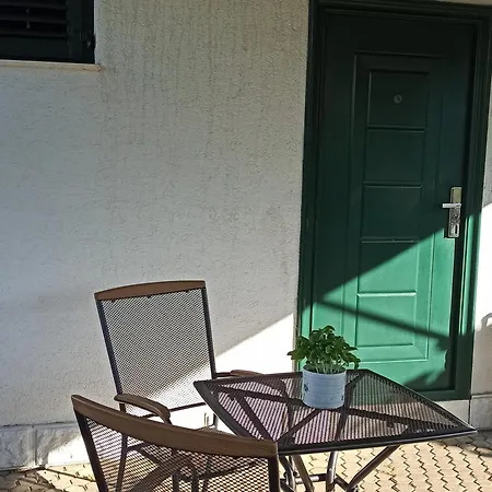 Studioapartment In Tribunj Mit Terrasse, Klimaanlage, W-lan, Waschmaschine 5040-2 Tribalj