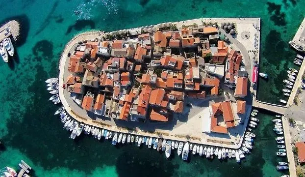 Appartement Studioapartment In Tribunj Mit Terrasse, Klimaanlage, W-lan, Waschmaschine 5040-2