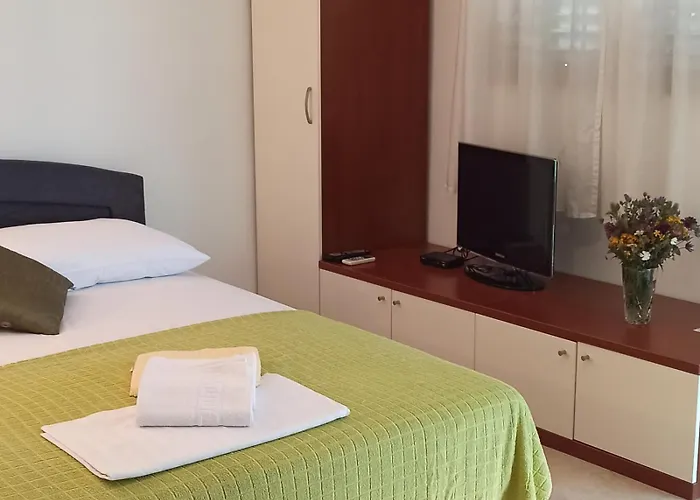 Studioapartment In Tribunj Mit Terrasse, Klimaanlage, W-lan, Waschmaschine 5040-2 Appartement Tribalj